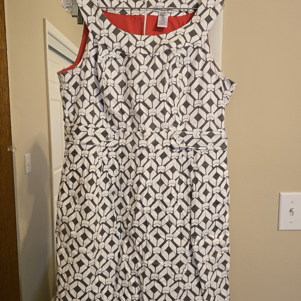 Robbie Bee Black and White Geometric Midi Dress